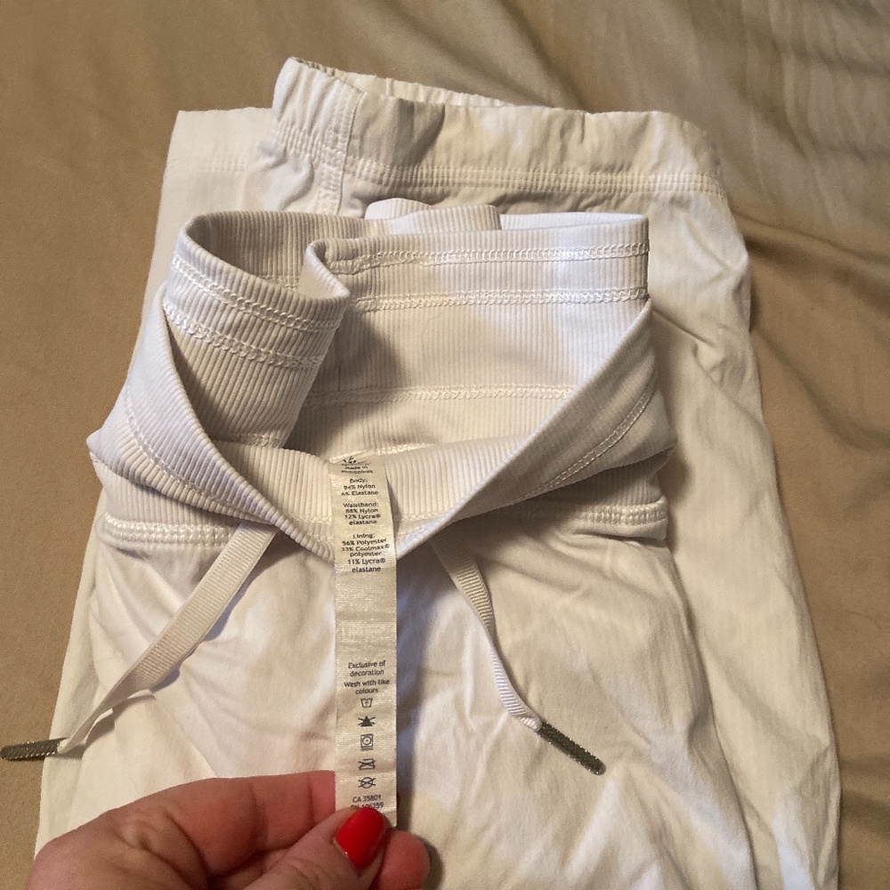 Lululemon dance studio crops white size 12 EUC